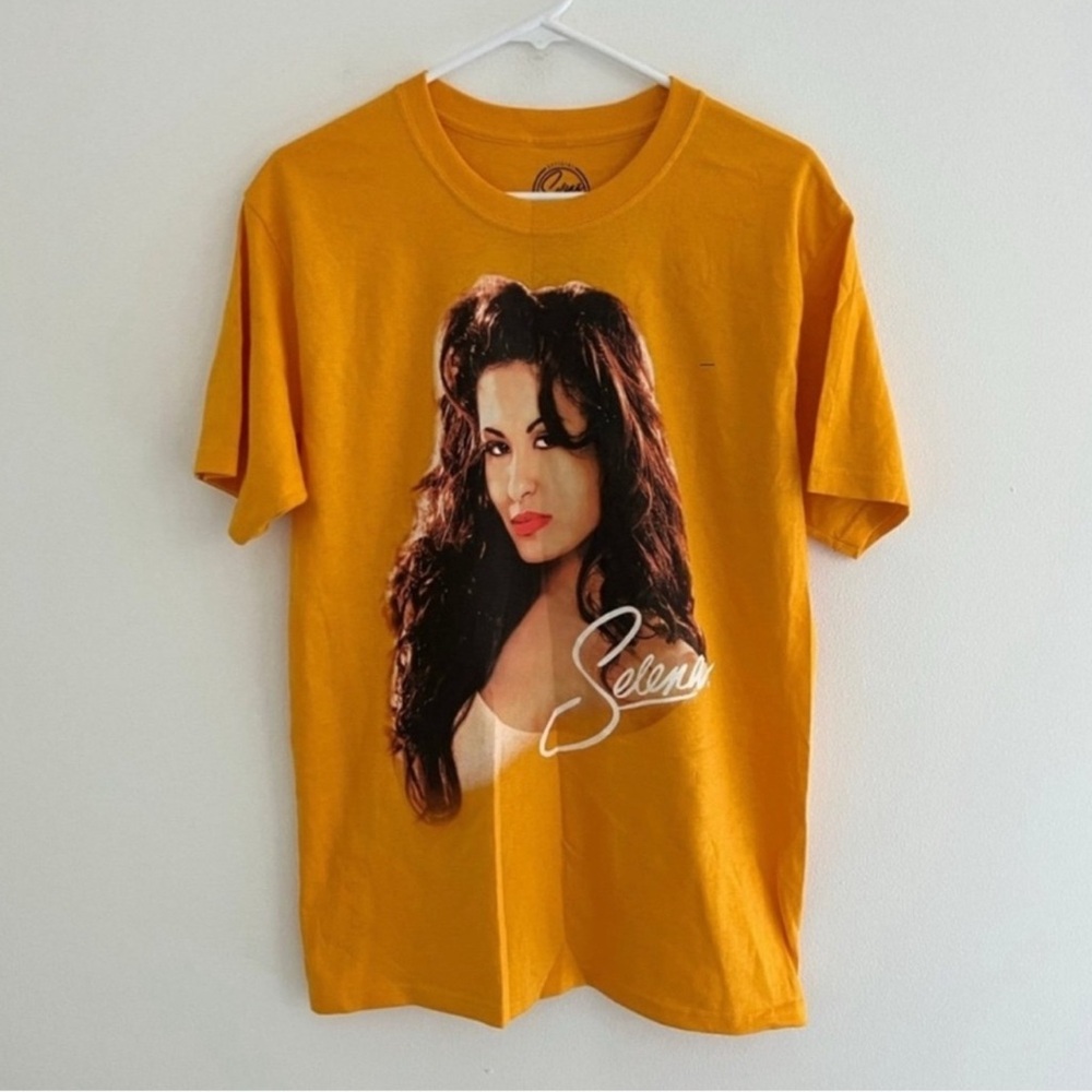 Selena Gold Portrait Tee Medium